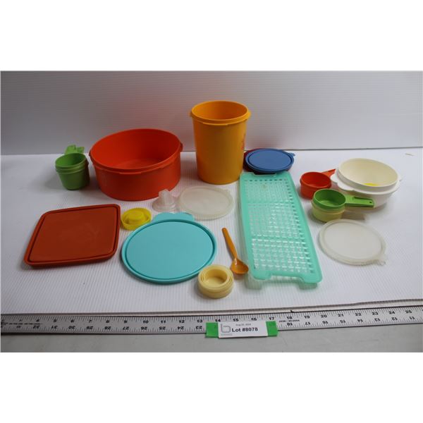 Assorted Tupperware Items