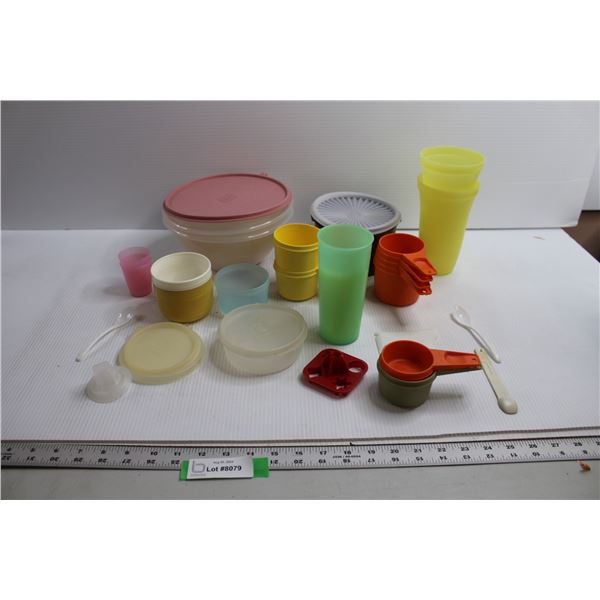 Assorted Tupperware Items