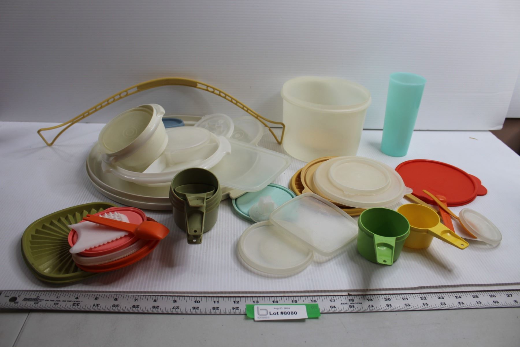 Assorted Tupperware Assorted Tupperware Items - Bodnarus Auctioneering