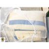 Image 1 : 2 VINTAGE CREAM WOOL BLANKETS
