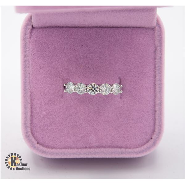 #1054-1.00 CT TW WITH 5 ROUND BRILLIANT CUT