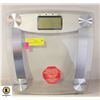 Image 1 : WEIGHT WATCHERS GLASS BATHROOM SCALE