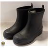 Image 1 : ELEMENTS BRAND RUBBER BOOTS- SIZE 6M- NEW