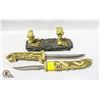 Image 2 : CARBED DOUBLE KNIFE WITH ORNATE STAND