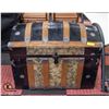 Image 1 : ANTIQUE CURVED TOP STEAMER TRUNK ORNATE