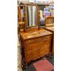 Image 2 : VINTAGE SOLID WOOD 3 DRAWER VANITY ON CASTORS