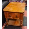 Image 1 : SOLID WOOD SIDE TABLE WITH SCALLOPED EDGES