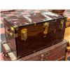 Image 1 : STEAMER TRUNK 16"X32"X16.5"TALL