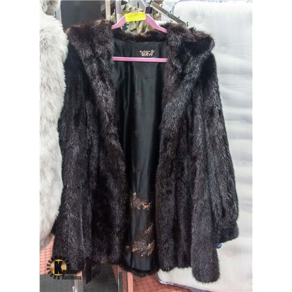 VINTAGE LADIES MINK COAT SIZE MED
