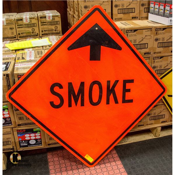 METAL SMOKE SIGN 29.5 INCHES X 29.5 INCHES