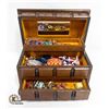 Image 1 : VINTAGE JEWELRY BOX WITH CONTENTS