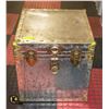 Image 1 : ANTIQUE SMALL SIZE STEAMER TRUNK METAL