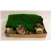 Image 1 : DISPLAY ARTIFICIAL GRASS AND HEDGE HOG HOME DECOR