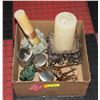 Image 1 : BOX OF HOME DCOR ITEMS