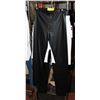 Image 1 : 3 NEW PIECES OF CLOTHING SIZE MEDIUM LADIES