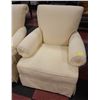 Image 1 : ESTATE UPHOLSTERED HIGHBACK CHAIR