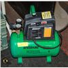 Image 1 : SPEEDAIRE 2 GALLON AIR COMPRESSOR