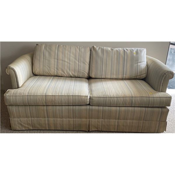 Vintage 2 Seater 72x36x31 Love Seat