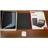 Image 1 : iPad 2 w/ Travel Carry Case