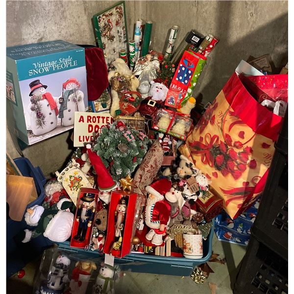 Holiday/Seasonal Home Decor Gift Wrap & More Hefty Haul