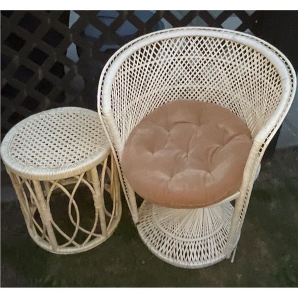 Wonderful Wicker Chair w/ Side Table 29x28x47
