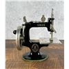 Image 4 : Antique Singer #20 Toy Sewing Machine