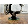 Image 5 : Antique Singer #20 Toy Sewing Machine