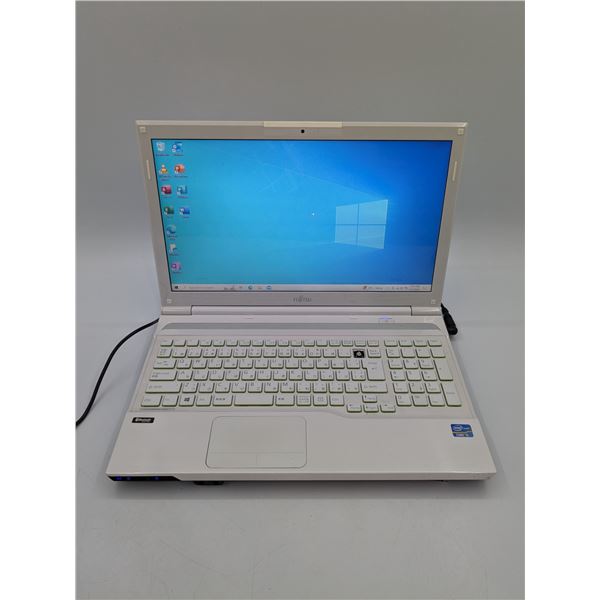 Fujitsu Lifebook AH56/J - SKU 5798