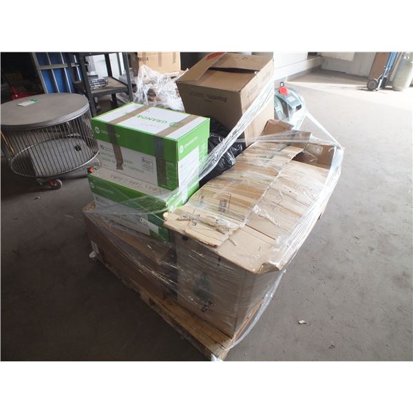 Pallet Of Christmas Deco