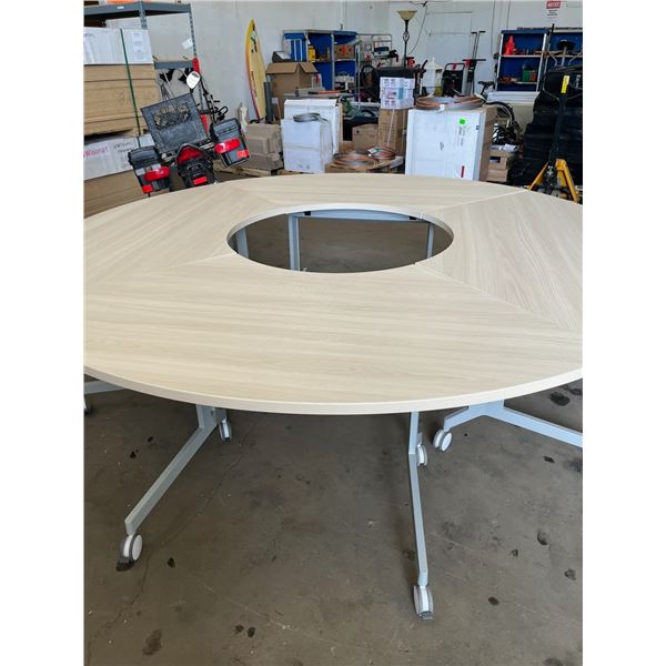 4pc Round Table On Wheels