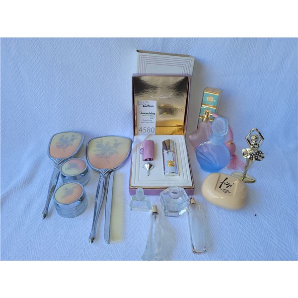 Gloria Vanderbilt's& Vanity A