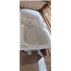 Image 1 : 5 JET SOAKER TUB NO PUMP