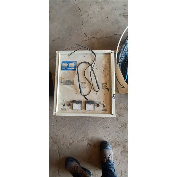 BATTERY CHARGER MODEL CC24A 20W 19H17 -0 120V