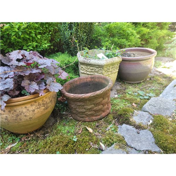 4 ceramic pots A