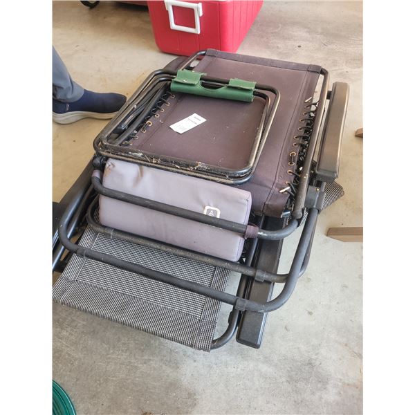 Outbound loungers, A