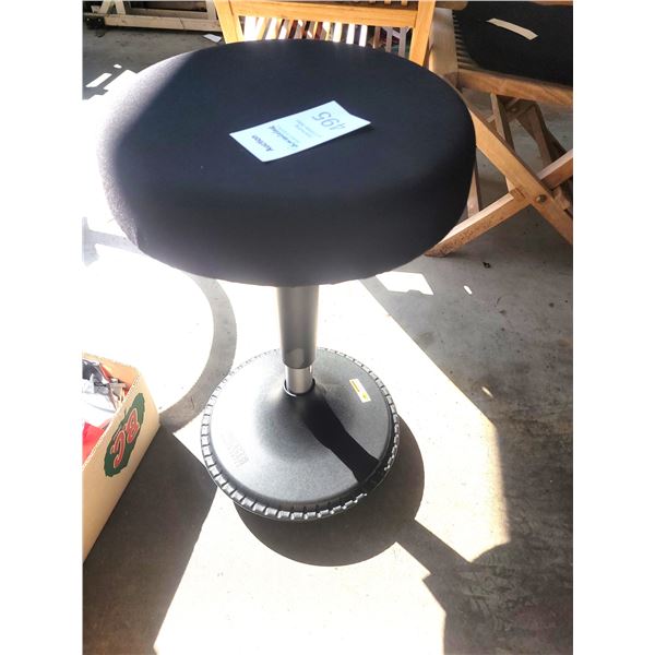 Uncaged ergonomics stool A