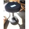 Image 1 : Uncaged ergonomics stool A