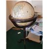 Image 12 : Globe, folk art wood farm A