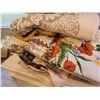 Image 4 : Tablecloths, Huusk Knife, Serveware A
