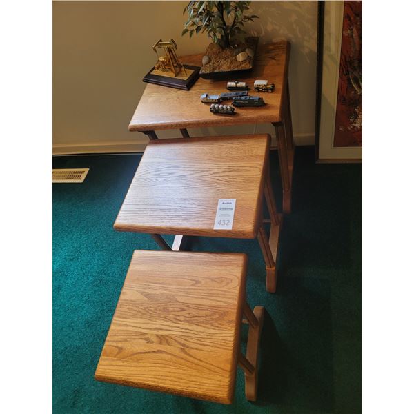 Oak Nesting Tables A