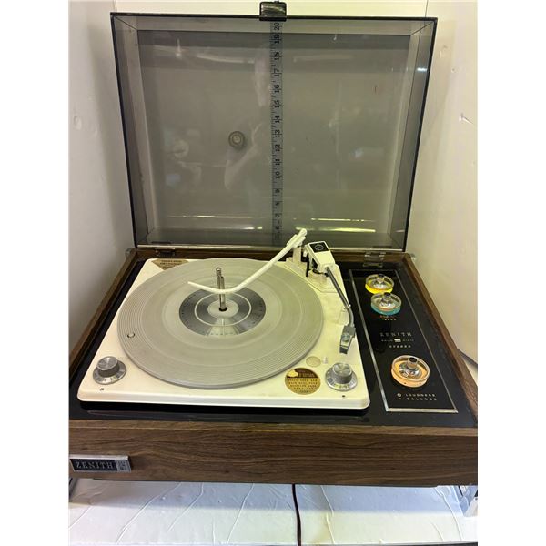 Zenith Solid State Stereo Amplifiers - Powers On