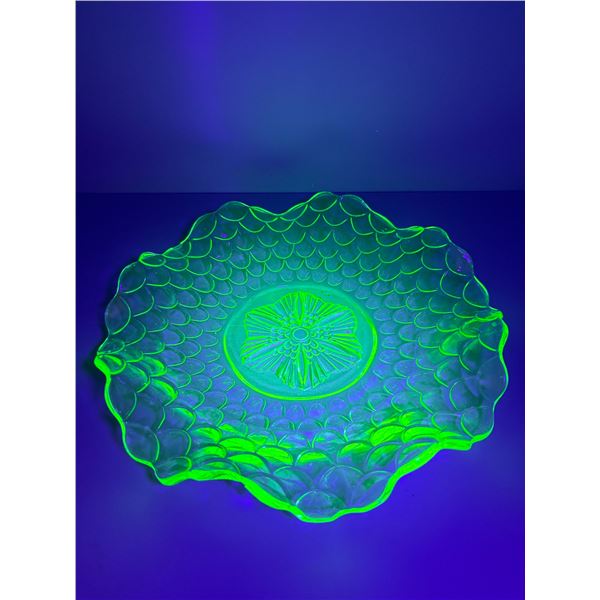 Gorgeous Rare Uranium Glass Shell Pattern Dish - 10 