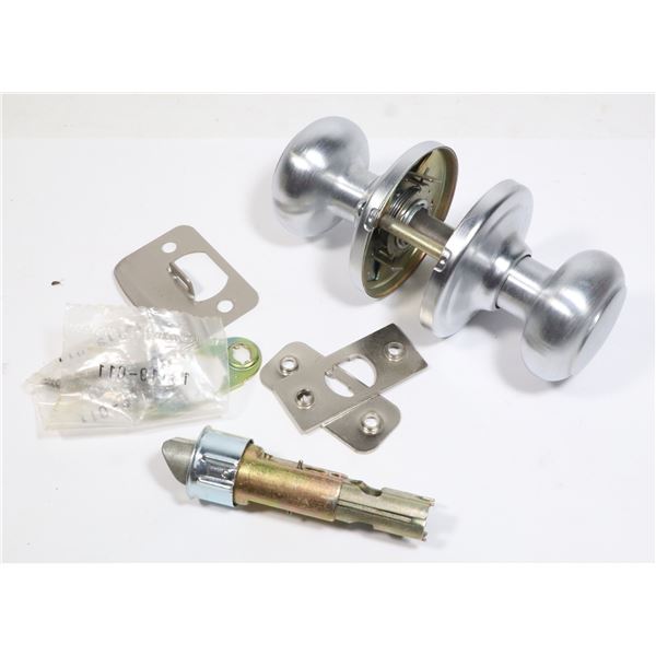 PASSAGEWAY DOOR HANDLE