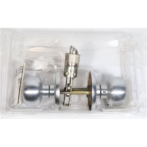 PASSAGEWAY DOOR HANDLE