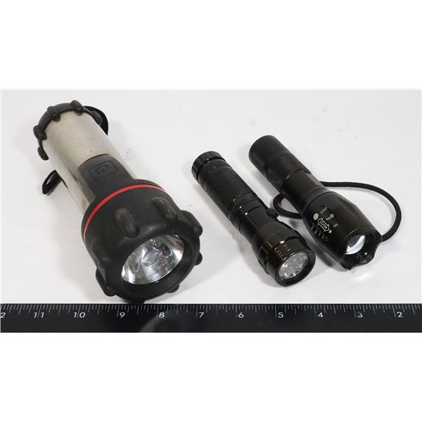BAG OF ASSORTED FLASHLIGHTS
