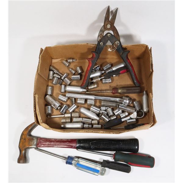 FLAT OF ASSORTED HAND TOOLS, SNIPS, HAMMER,