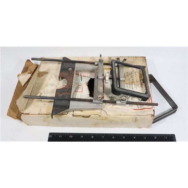 ROUTER EDGE GUIDE AND CONTOUR FINGER