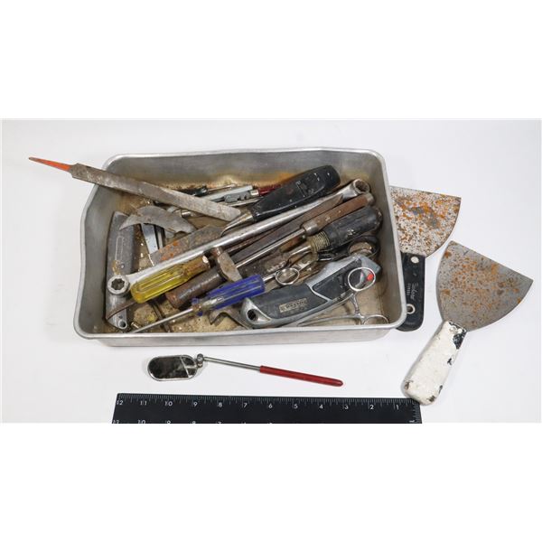 TRAY OF MISC HAND TOOLS, SCREWDRIVERS, CRESCENT