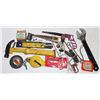 Image 1 : FLAT OF ASSORTED HAND TOOLS, HAMMER, TAPE