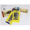 Image 1 : BUNDLE OF ASSORTED HINGES AND A HASP
